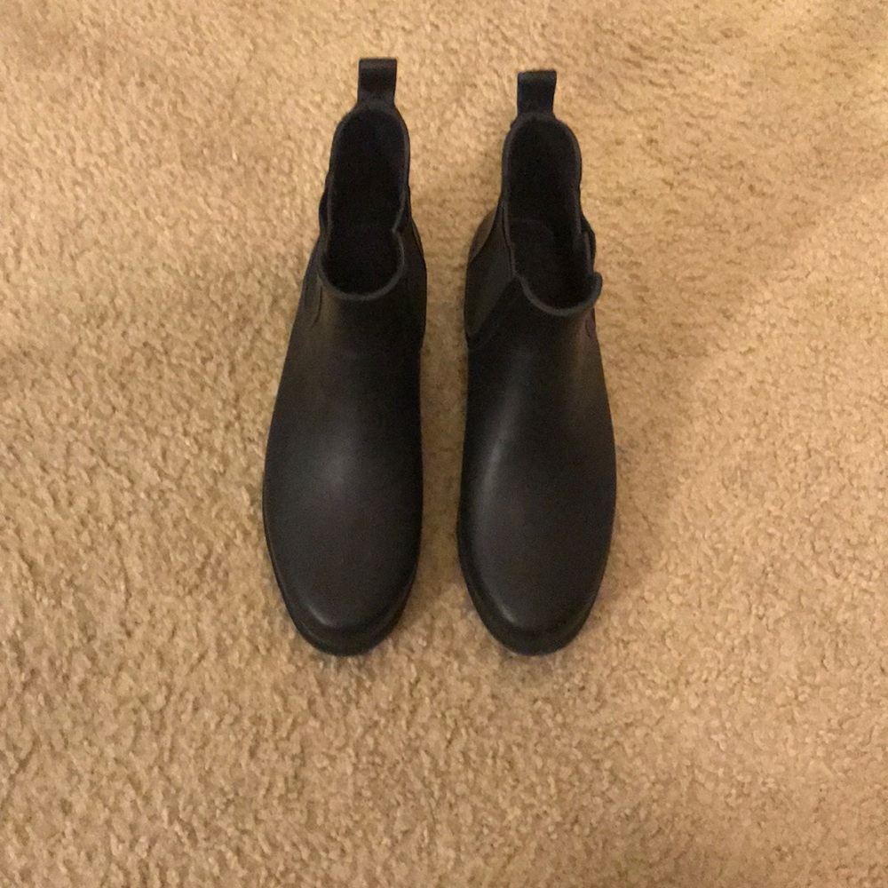 Black ankle rain boots